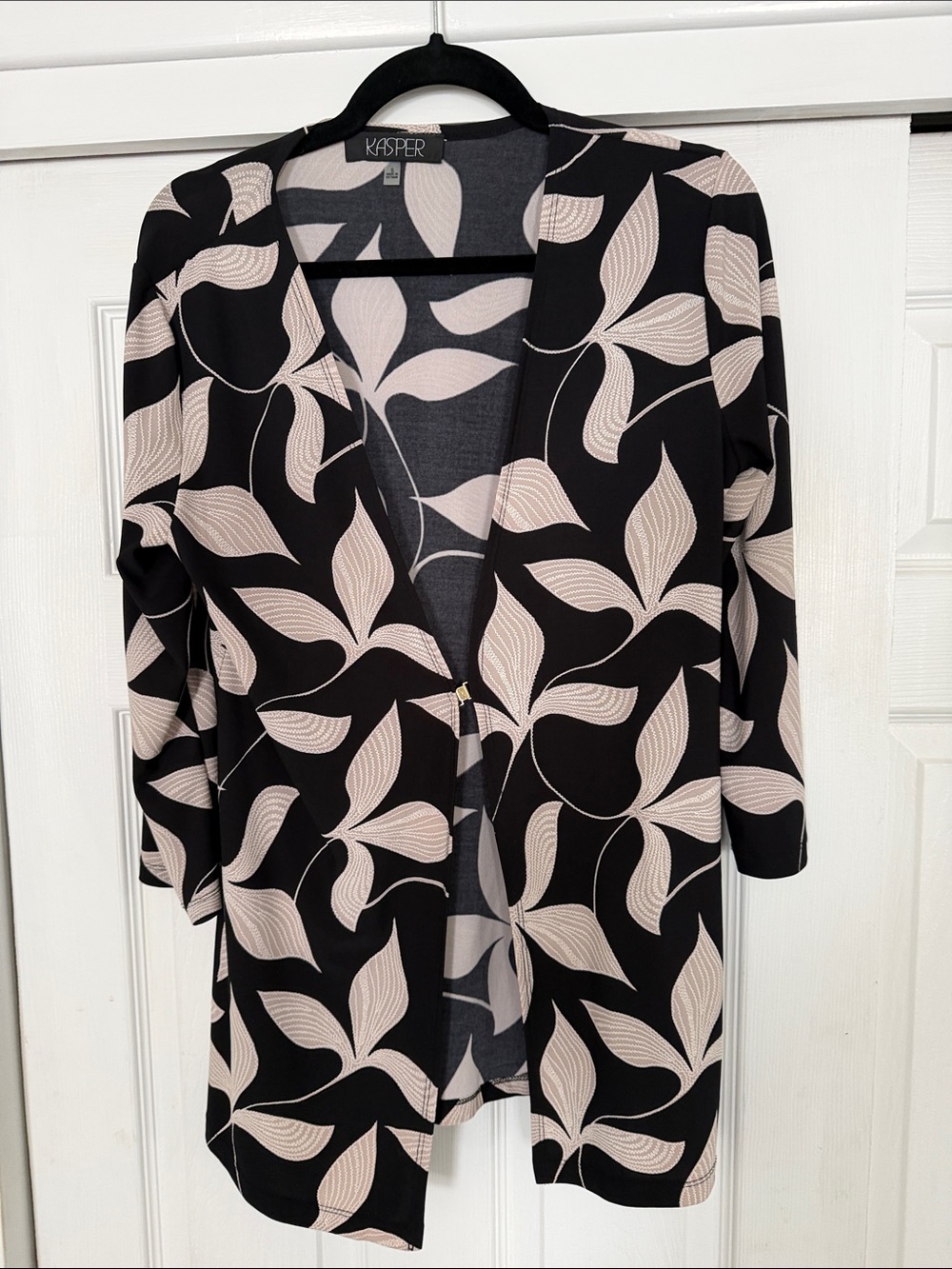 Kasper Black & Cream Leaf-Print Open Front Jacket